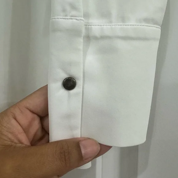 ADAY Something Tailored Small Classic White V-Neck top  Capsule Wardrobe - Picture 8 of 16